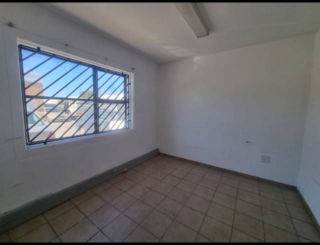 152M² WAREHOUSE TO LET IN PHILIPPI